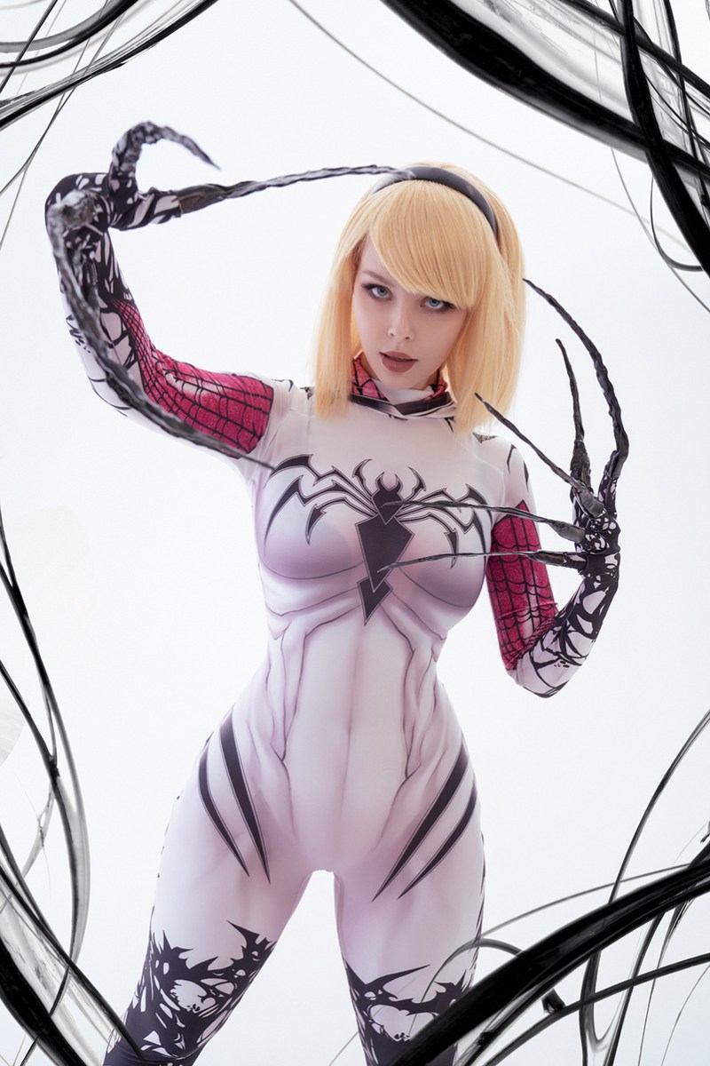 Spider-Gwen - Gwenom (Gwen Stacy) Cosplay - costume focus