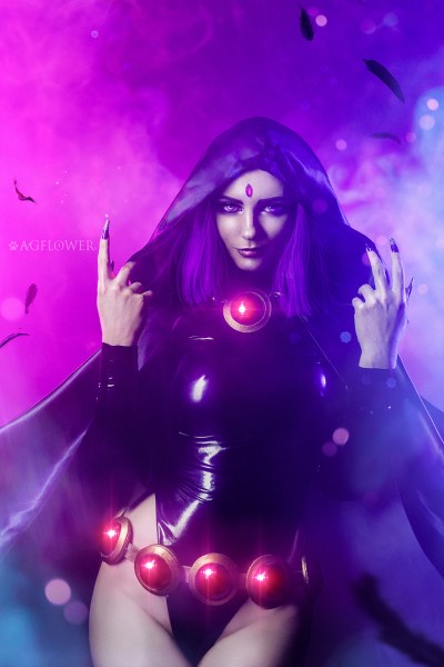 Teen Titans - Raven (Rachel Roth) Cosplay