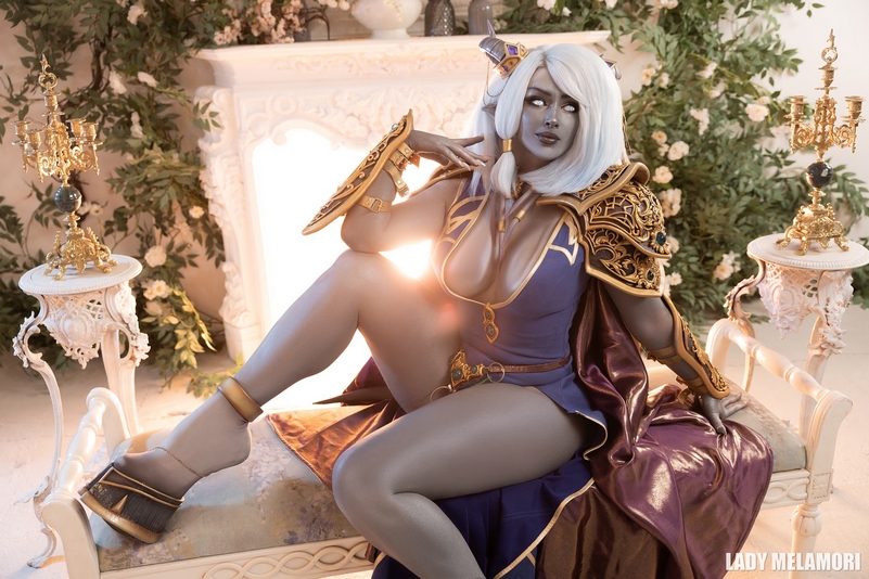 World of Warcraft - The Burning Crusade - Draenei (Mage) Cosplay character costume portrait