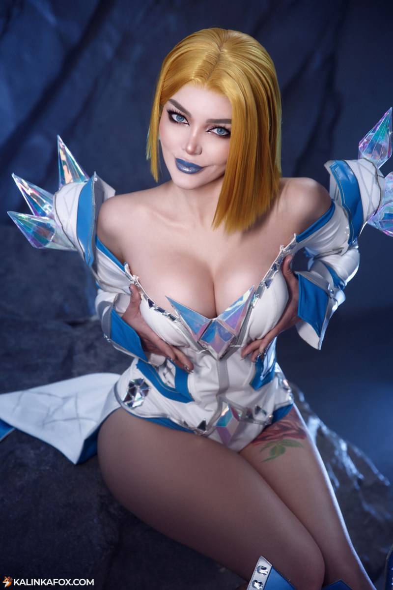 X-Men - Emma Grace Frost (White Queen) Cosplay full length photo