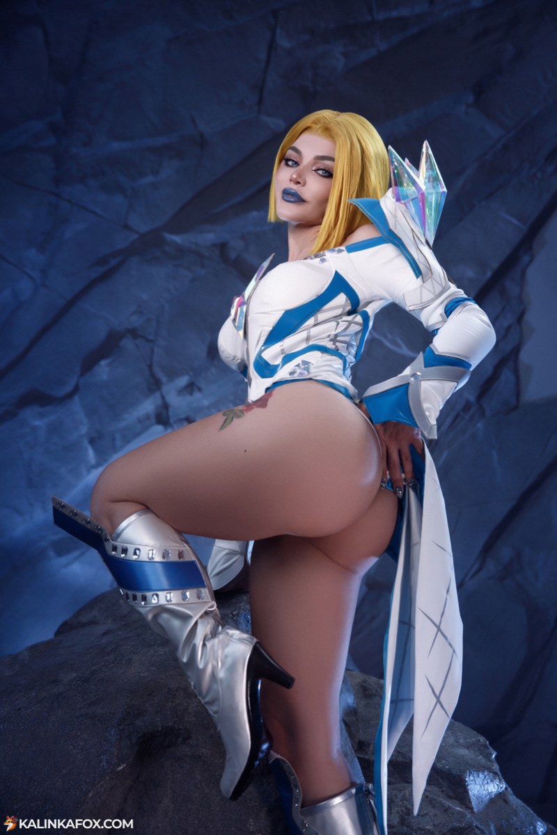 X-Men - Emma Grace Frost (White Queen) Cosplay character costume portrait
