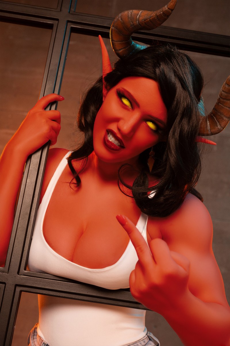 Dispatch - Malevola Gibb Cosplay full body portrait