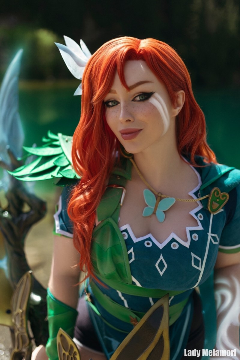 Dota 2 - Lyralei Cosplay full body character photo