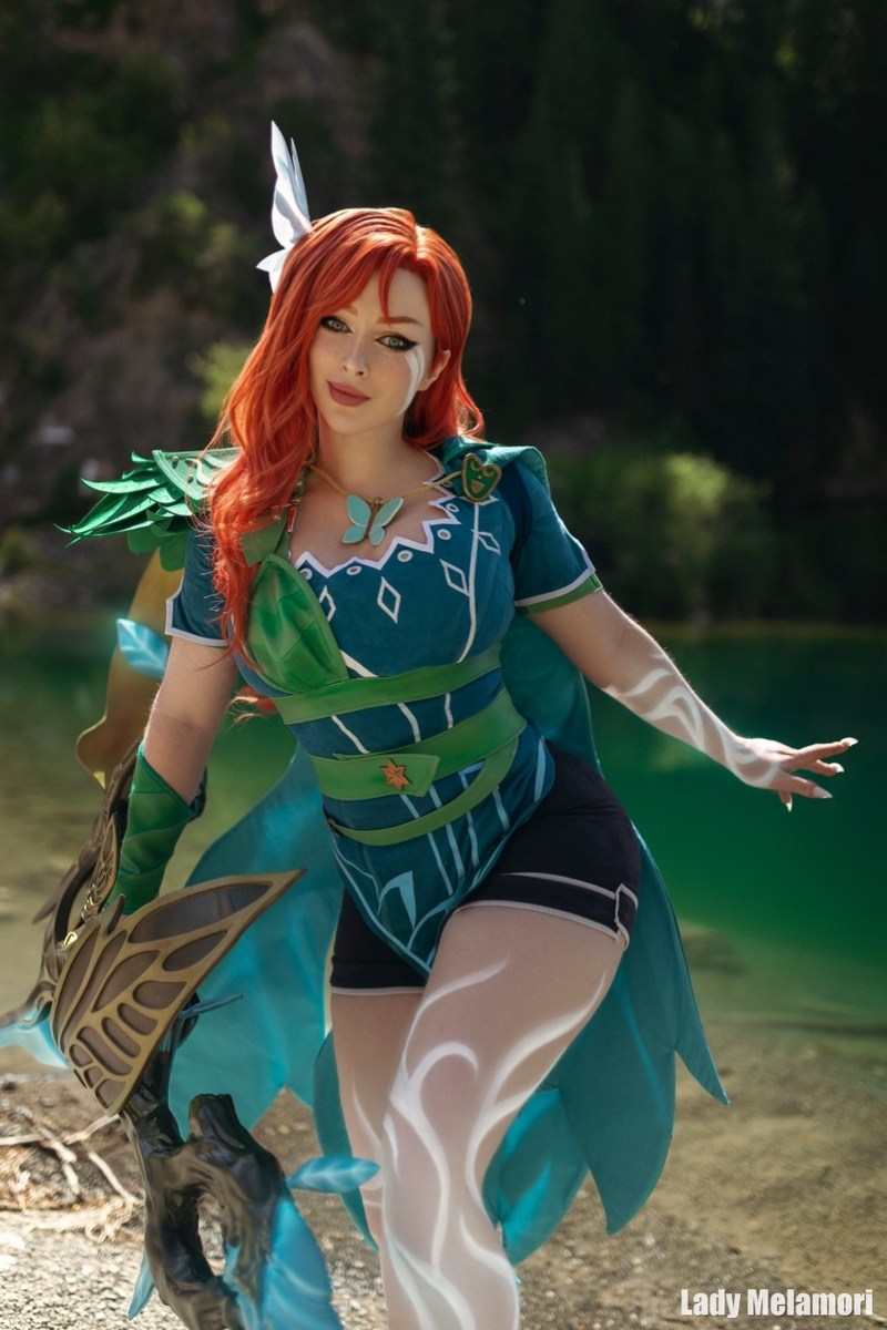 Dota 2 - Lyralei Cosplay character recreation portrait