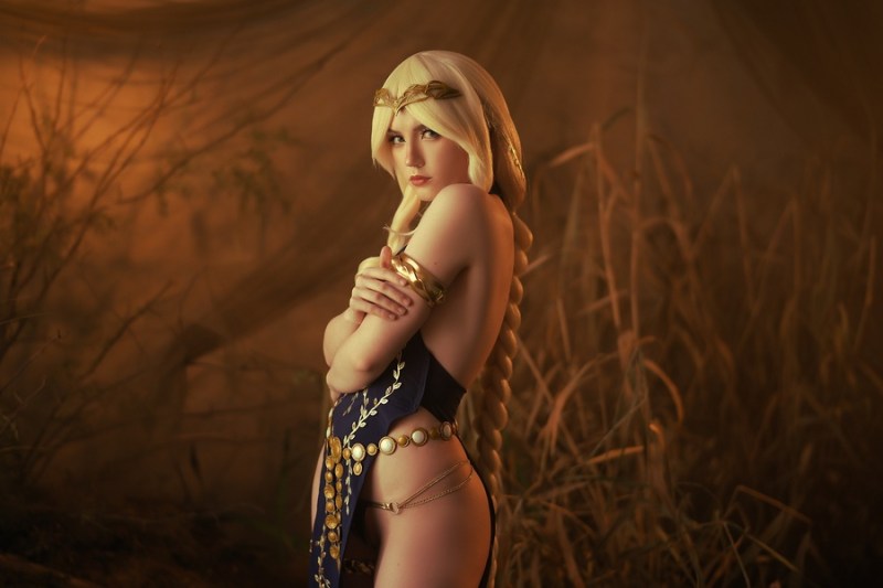 Elden Ring Queen Marika the Eternal Cosplay