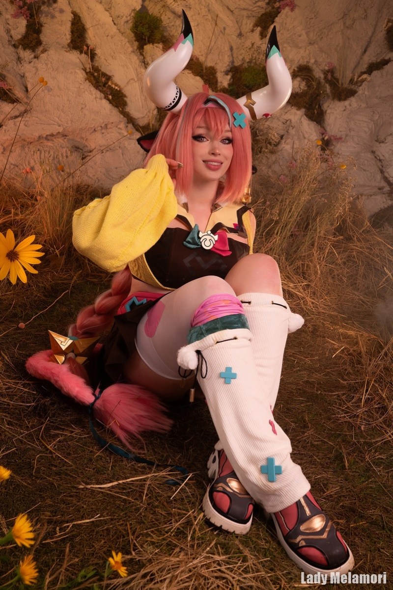 Genshin Impact Varesa Strength in Serenity Sugar Rush Cosplay