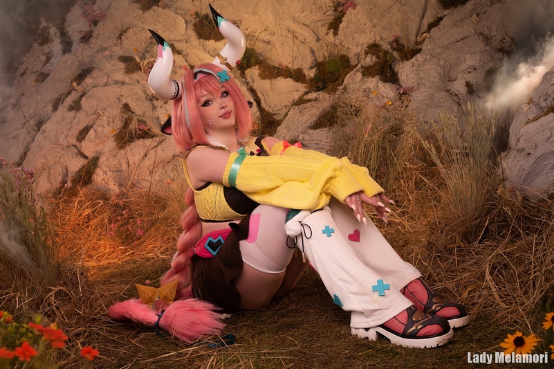 Genshin Impact Varesa Strength in Serenity Sugar Rush Cosplay 2