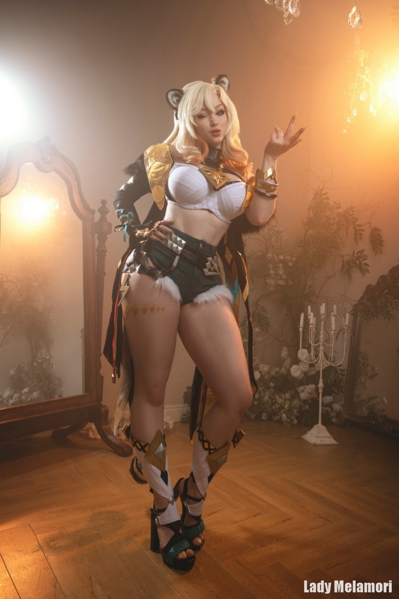 Genshin Impact - Xilonen Cosplay full body portrait