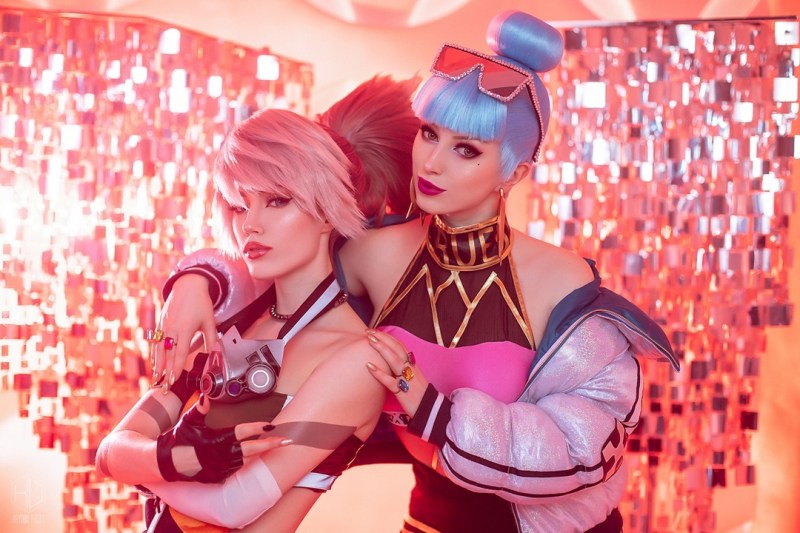 League of Legends - Akali Jhomen Tethi & Qiyana Yunalai Cosplay full body character photo