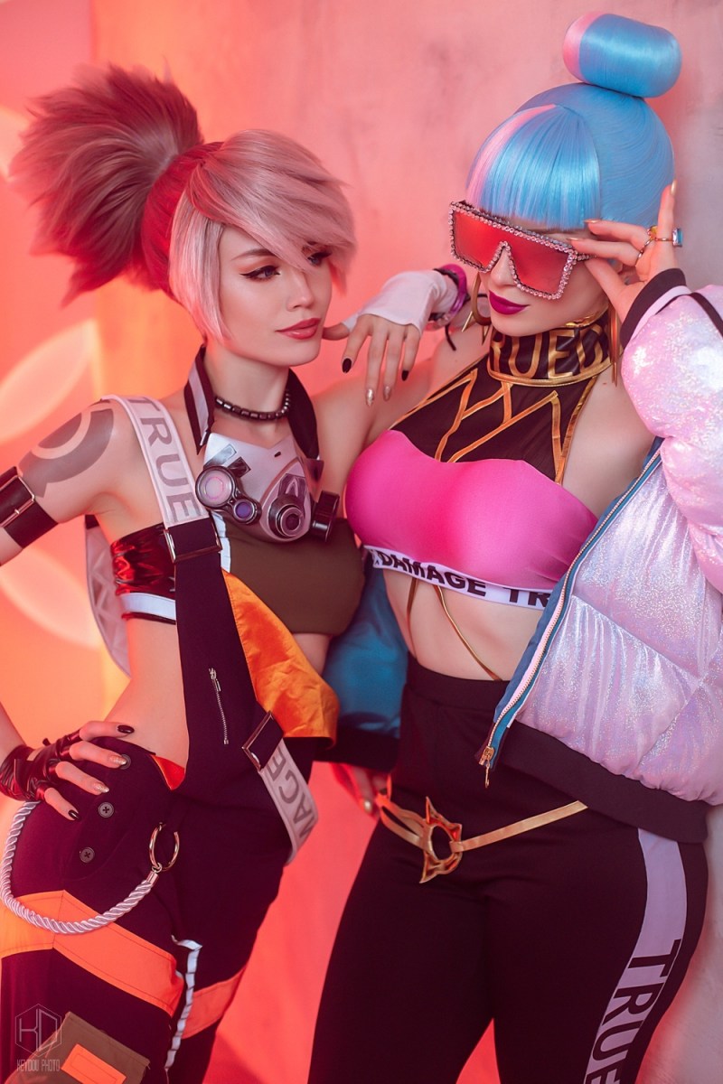 League of Legends - Akali Jhomen Tethi & Qiyana Yunalai Cosplay character portrait photography