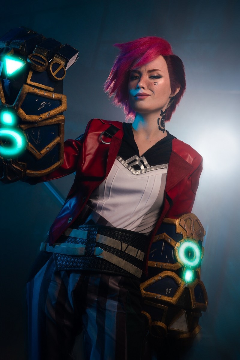 League of Legends Vi (Violet) Cosplay 3