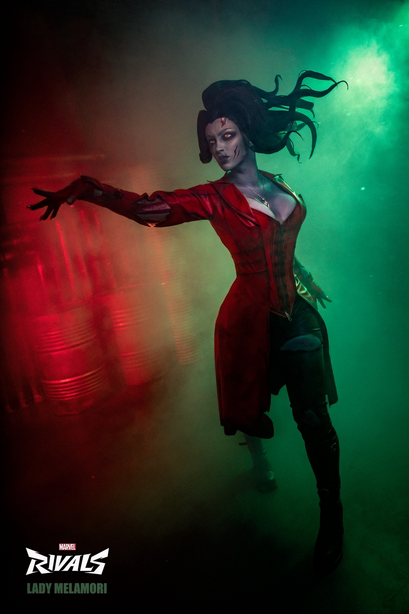 Marvel Rivals - Scarlet Witch (Wanda Maximoff) Cosplay character costume portrait