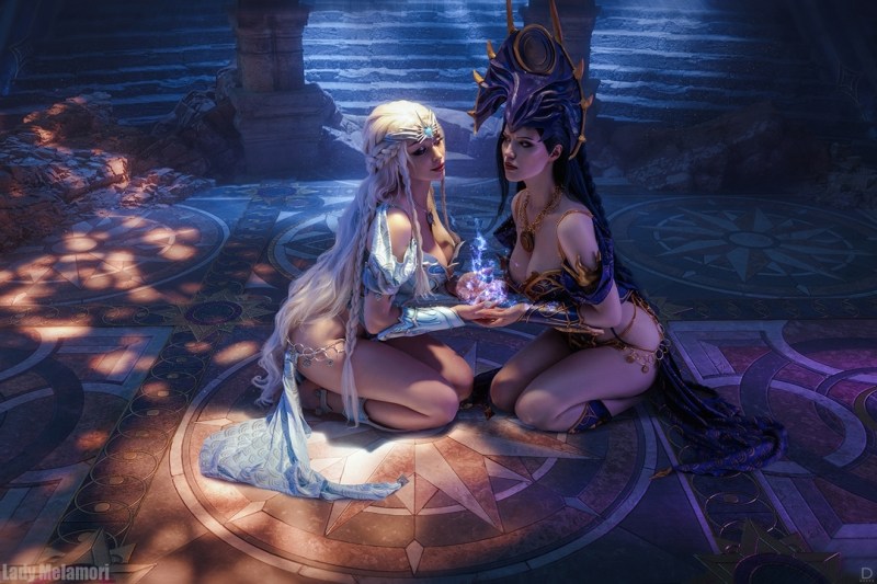 Baldurs Gate 3 - Selune &amp; Shar Cosplay - soft focus shot