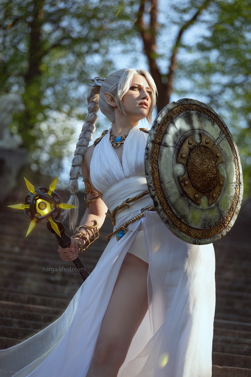 Baldurs Gate 3 - Shadowheart (Jenevelle Hallowleaf) Cosplay - light aesthetic