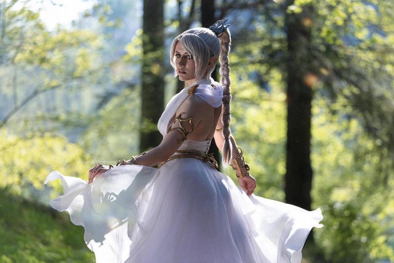 Baldurs Gate 3 - Shadowheart (Jenevelle Hallowleaf) Cosplay - authentic view