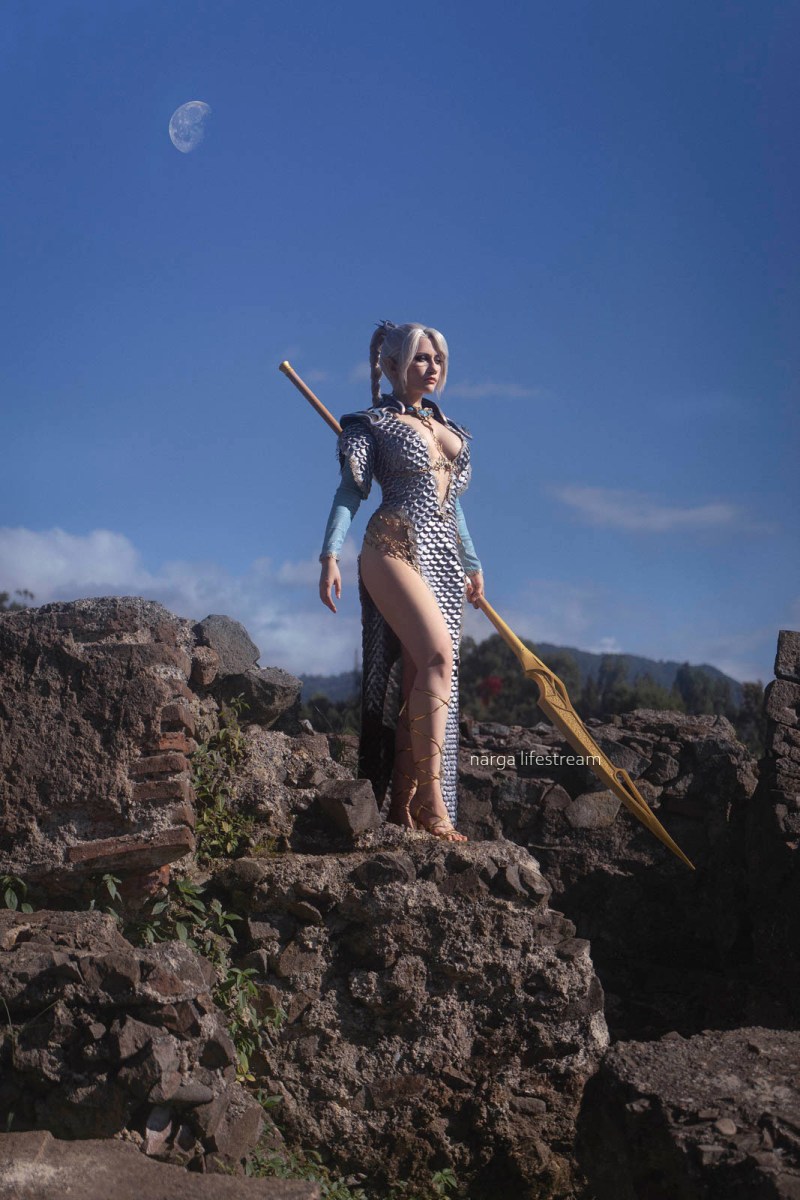 Baldurs Gate 3 - Shadowheart (Jenevelle Hallowleaf) Cosplay full body portrait