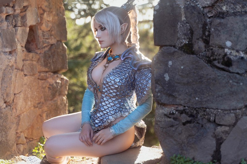 Baldurs Gate 3 - Shadowheart (Jenevelle Hallowleaf) Cosplay costume showcase portrait