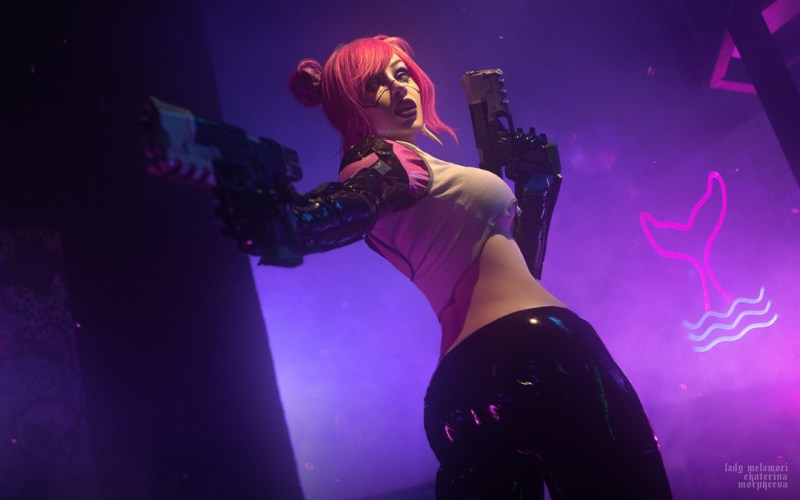 Cyberpunk 2077 - Rita Wheeler Cospay - focused costume photography