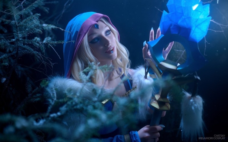 Dota 2 - Rylai (Crystal Maiden) Cosplay - full body portrait