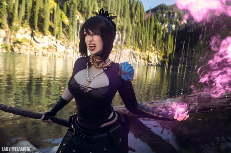 Dragon Age - Origins - Morrigan (Witch of the Wilds) Cosplay - soft focus shot
