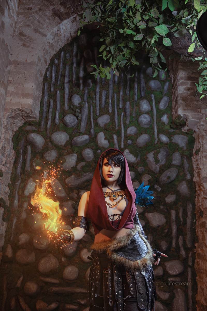 Dragon Age - Origins - Morrigan (Witch of the Wilds) Cosplay character costume portrait