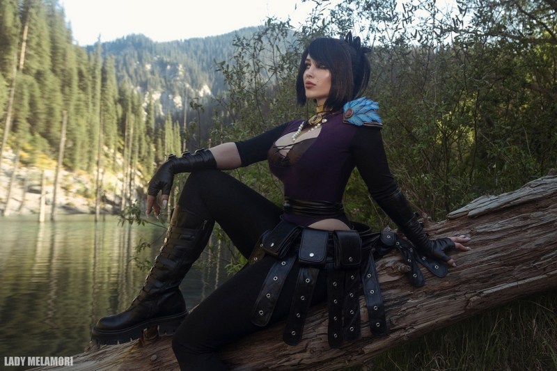 Dragon Age - Origins - Morrigan (Witch of the Wilds) Cosplay - artistic framing