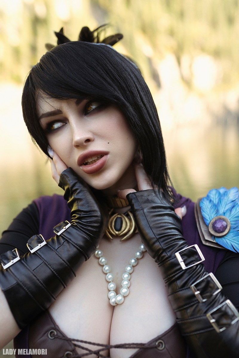 Dragon Age - Origins - Morrigan (Witch of the Wilds) Cosplay - expressive portrait