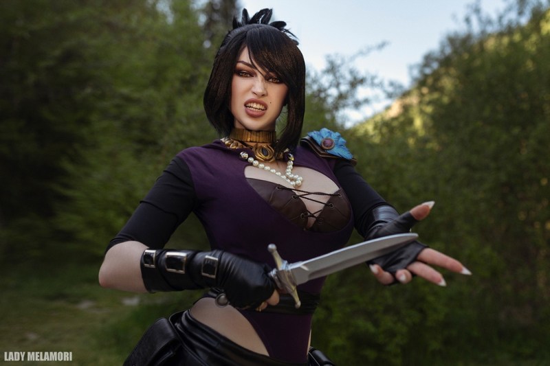 Dragon Age - Origins - Morrigan (Witch of the Wilds) Cosplay - authentic view
