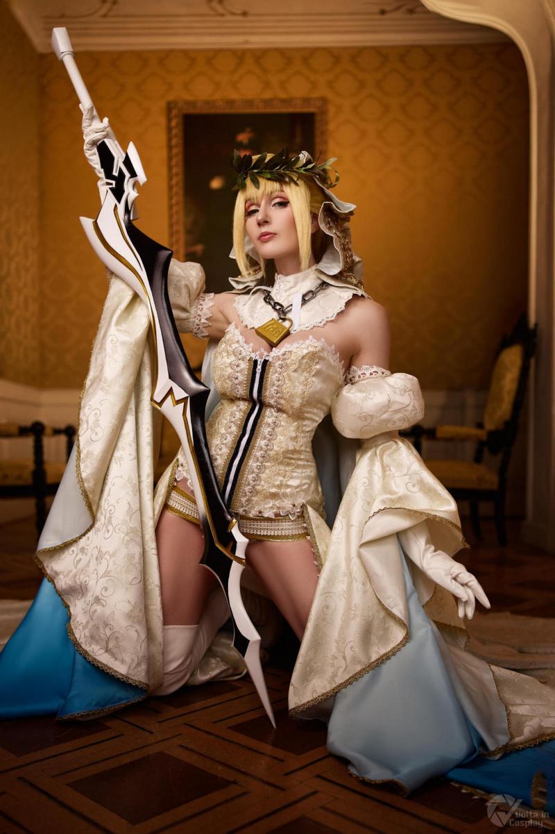 Fate Extra CCC - Nero Claudius (Saber Bride) (Emperor of Roses) Cosplay full length photo