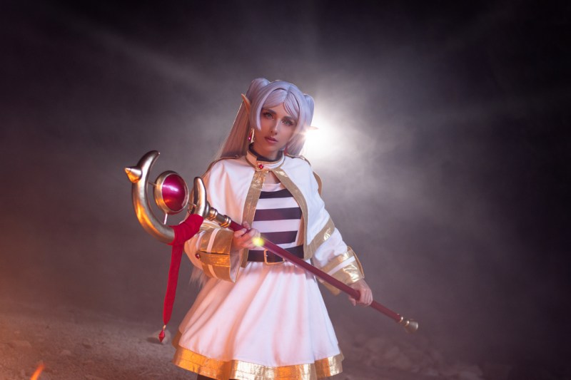 Frieren - Beyond Journeys End - Frieren Cosplay character costume portrait