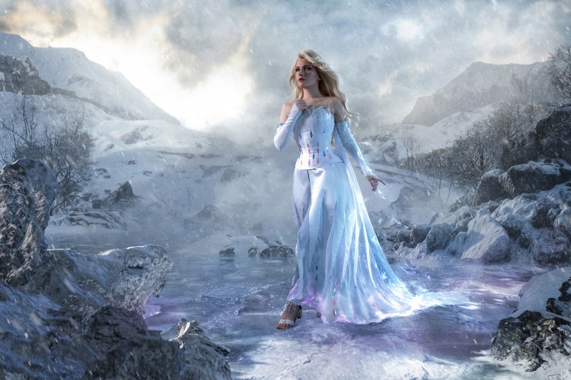 Frozen 2 - Elsa Cosplay full body portrait