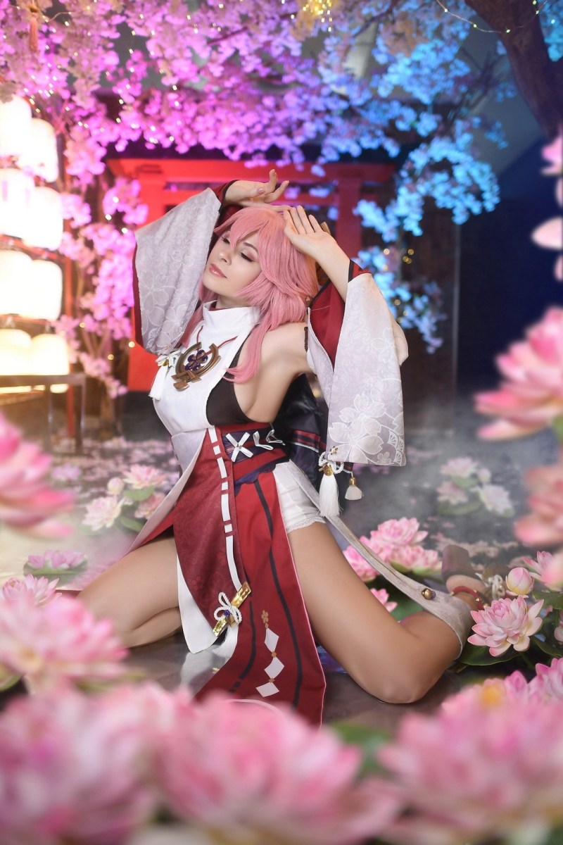 Genshin Impact - Yae Miko (Astute Amusement) (Mikos Instruction) Cosplay full body portrait