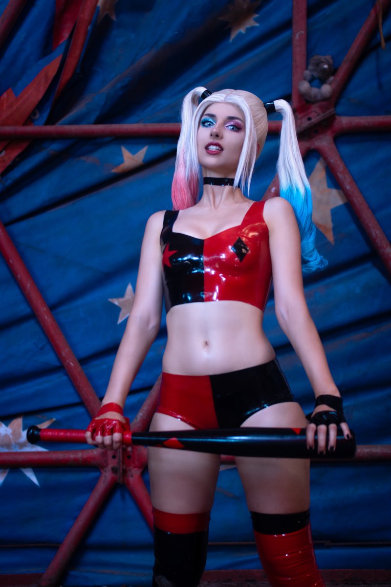 Harley Quinn (TV Series) - Harley Quinn (Harleen Frances Quinzel) Cosplay character costume portrait