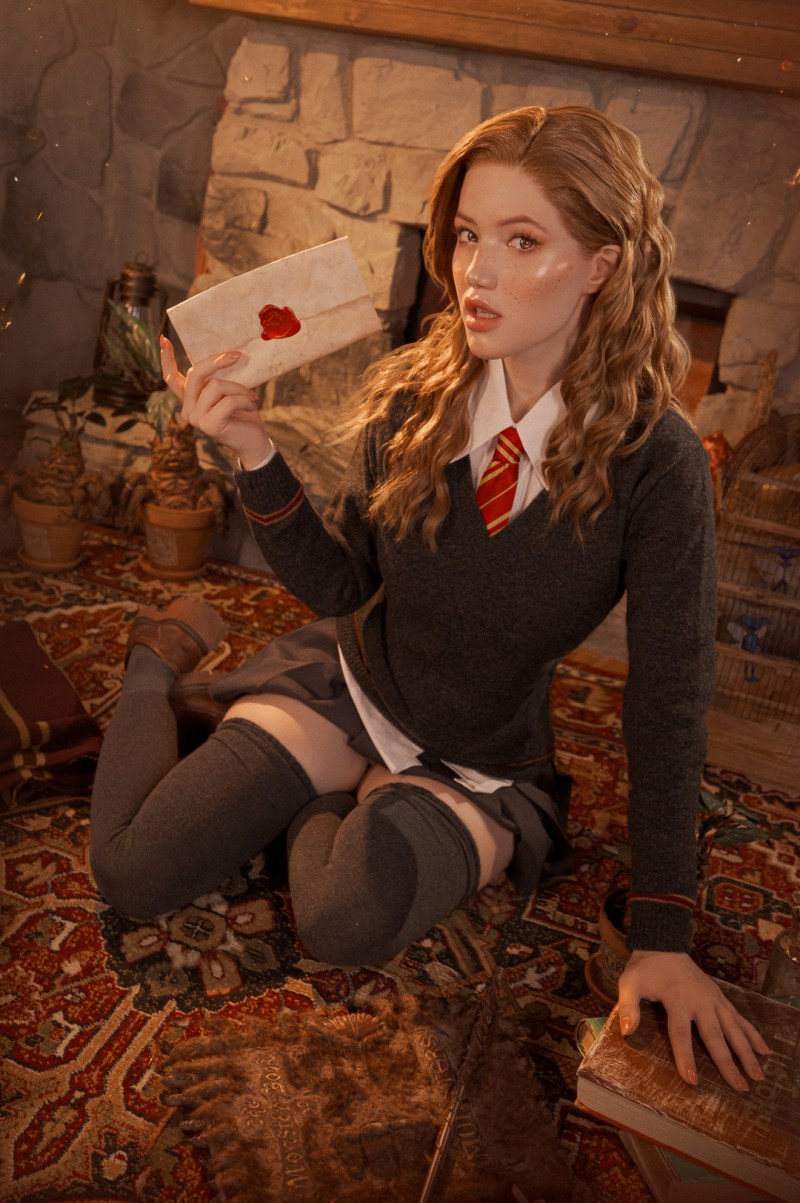 Harry Potter - Hermione Granger Cosplay - character costume portrait