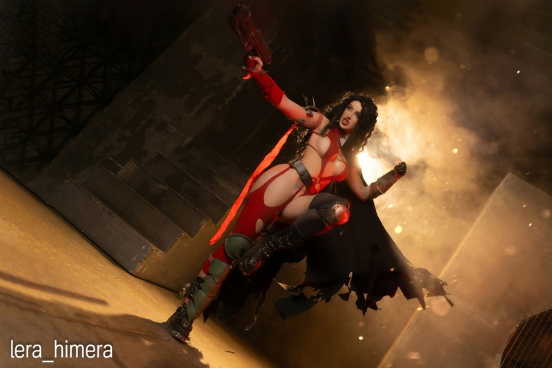 Heavy Metal - F.A.K.K. 2 - Julie Strain (Federation-Assigned Ketogenic Killzone) Cosplay full body portrait