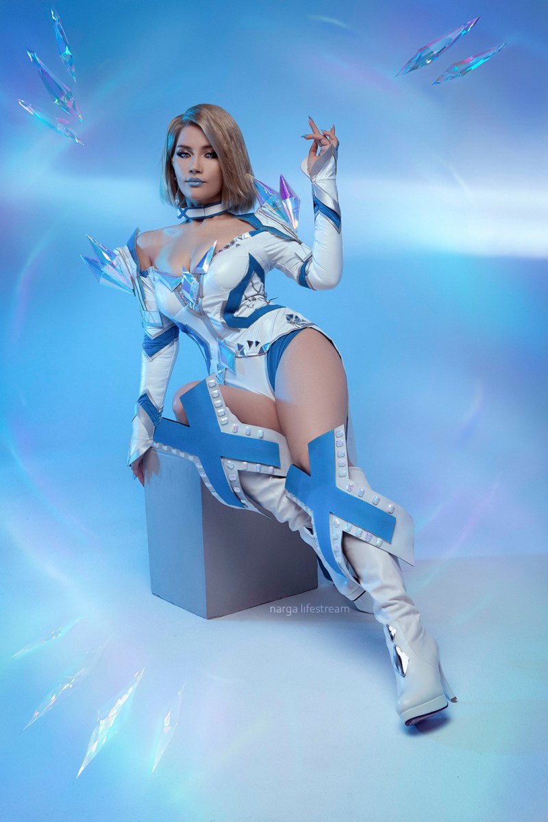 Marvel Rivals - Emma Grace Frost (White Queen) Cosplay full length photo