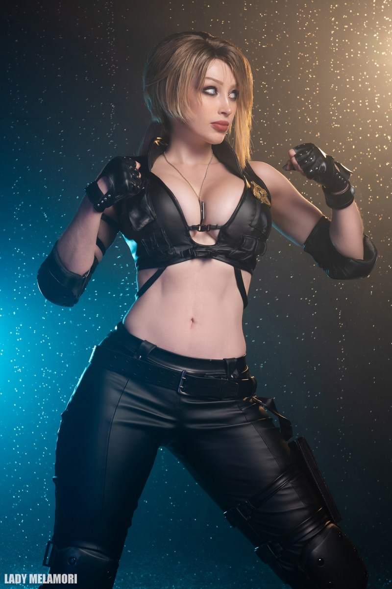 Mortal Kombat 9 - Sonya Blade Cosplay - inspired character capture