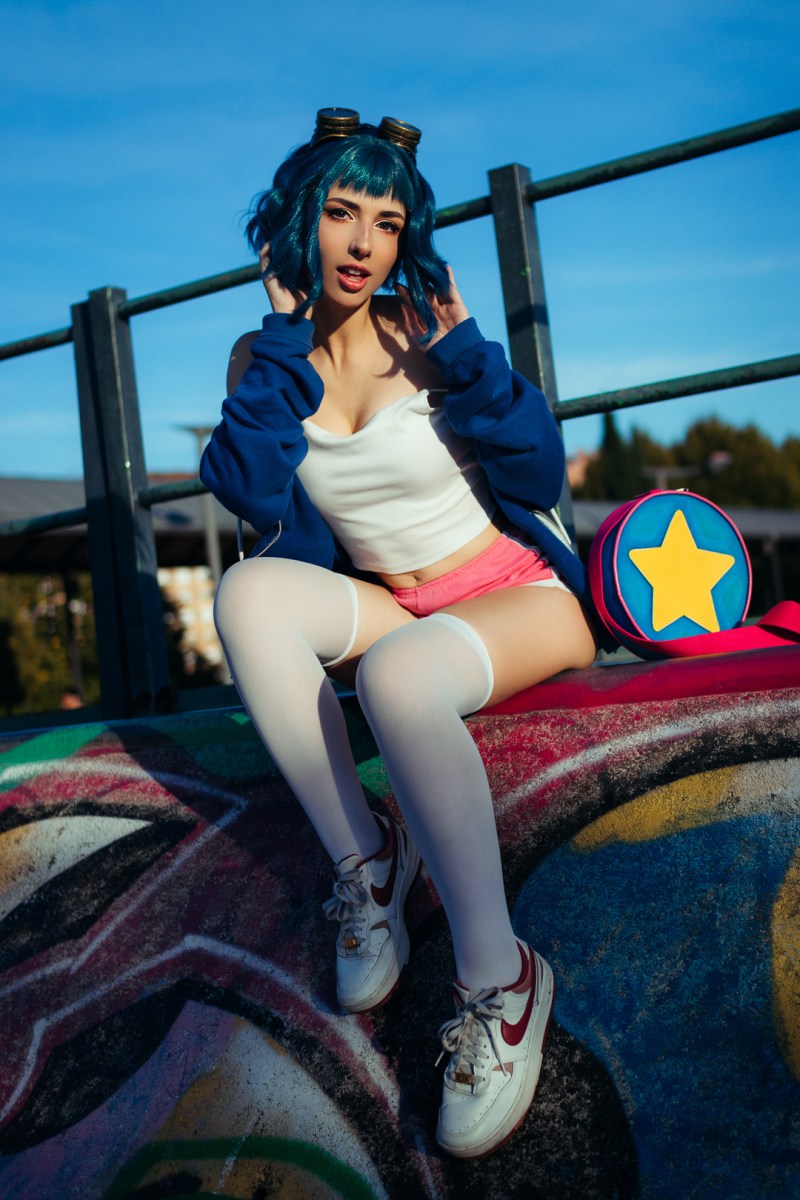 Scott Pilgrim Takes Off - Ramona Victoria (Rammy) Flowers Cosplay full body character photo