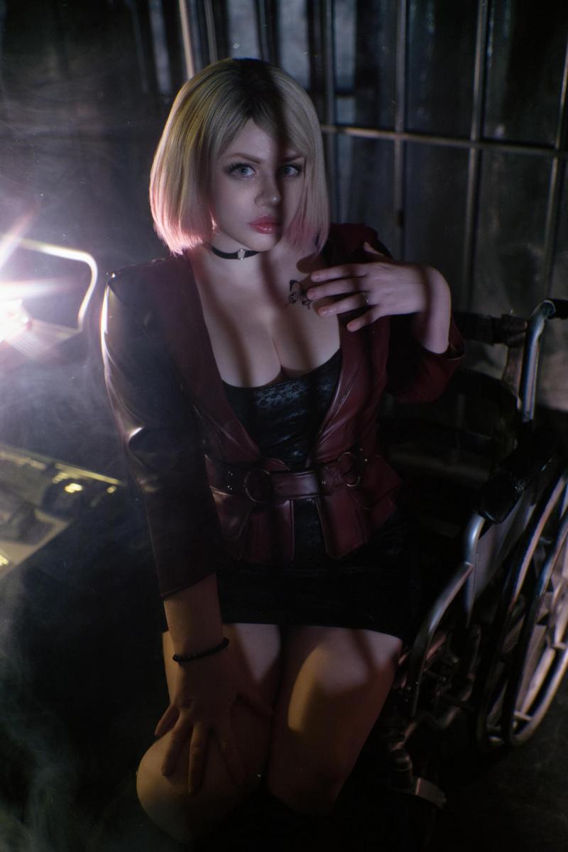 Silent Hill 2 - Maria Cosplay full length photo