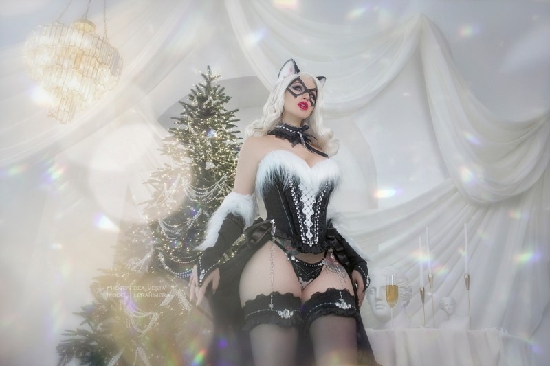 Spider-Man - Felicia Hardy (Black Cat) (Christmas) Cosplay character recreation portrait