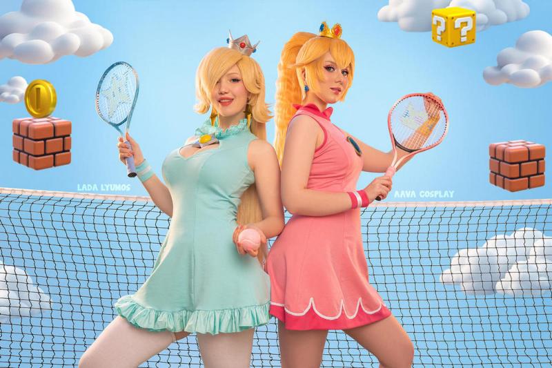 Super Mario Bros - Princess Peach &amp; Rosalina Cosplay - nuanced study