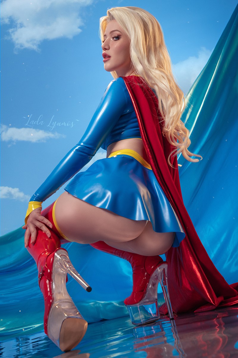 Supergirl - Kara Zor-El Cosplay - professional character photography Supergirl - Kara Zor-El Cosplay - professional character photography