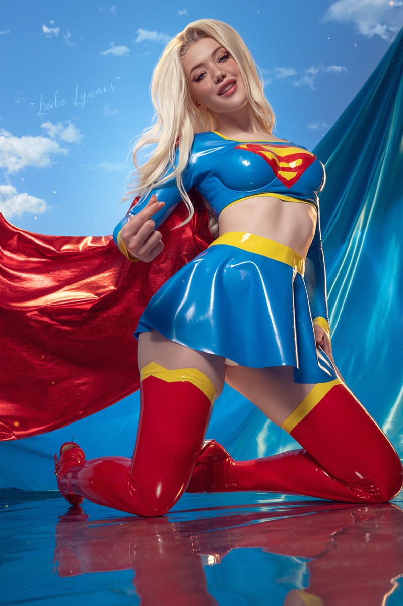 Supergirl - Kara Zor-El Cosplay - sophisticated character portrait Supergirl - Kara Zor-El Cosplay - sophisticated character portrait