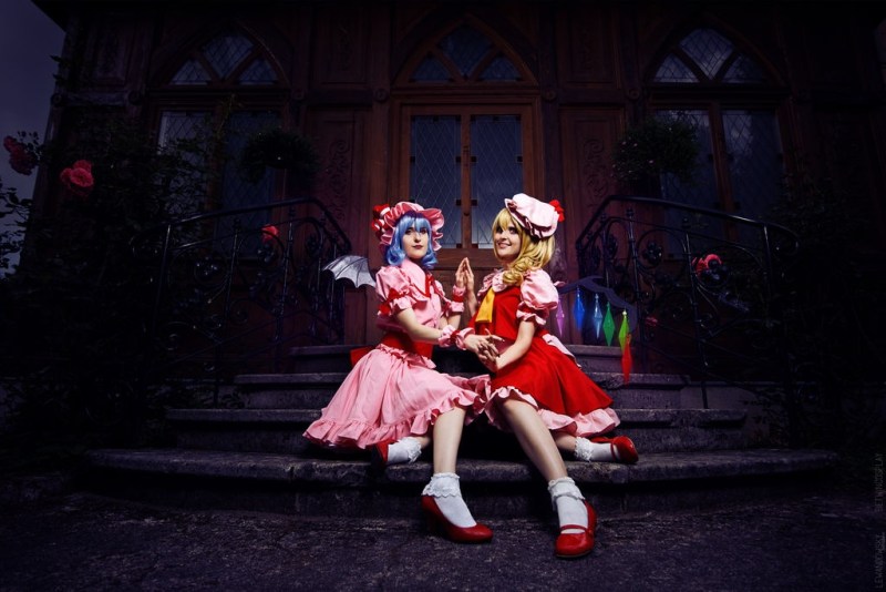Touhou Project - Embodiment of Scarlet Devil - Remilia Scarlet & Flandre Scarlet Cosplay - costume portrait Touhou Project - Embodiment of Scarlet Devil - Remilia Scarlet & Flandre Scarlet Cosplay - costume portrait