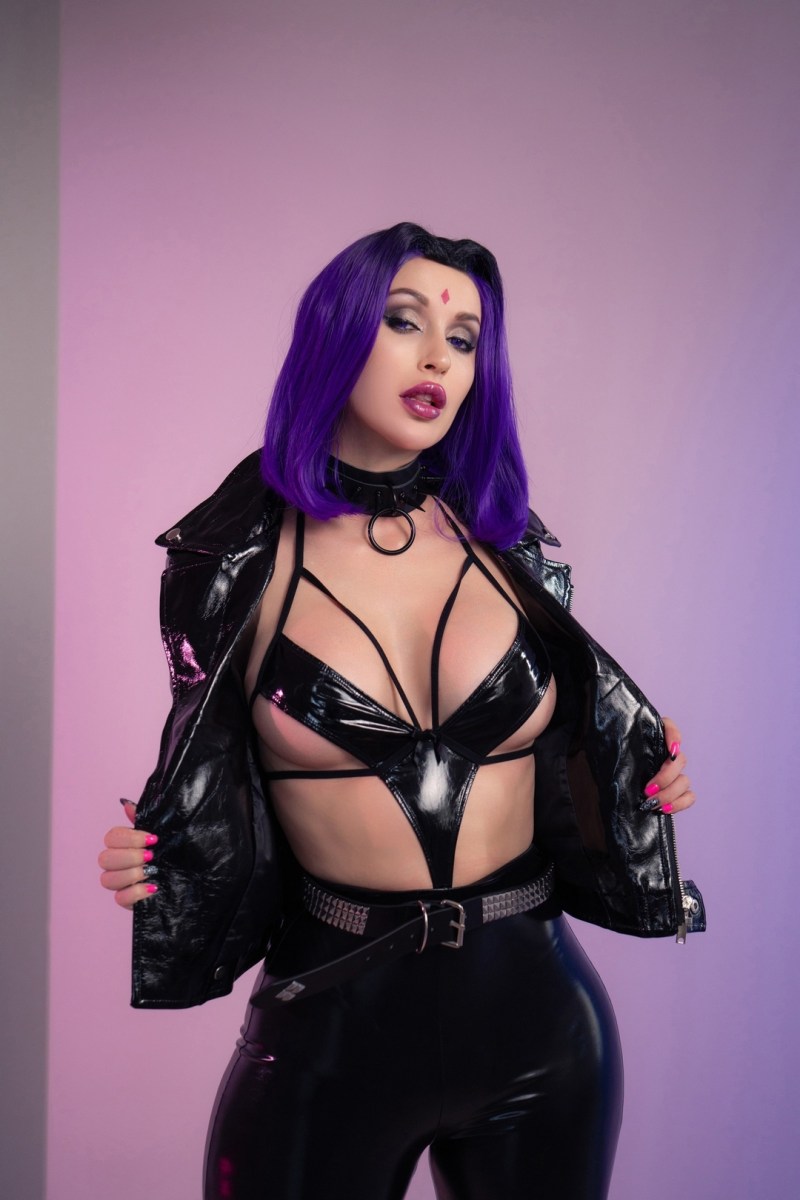 Teen Titans - Raven (Rachel Roth) (Lingerie) Cosplay - provocative show