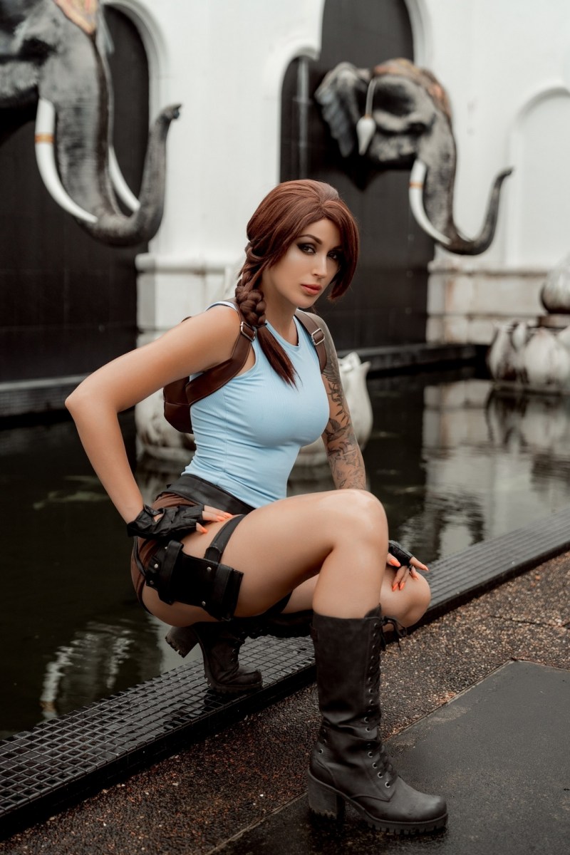 Tomb Raider - Lara Croft (Classic) Cosplay - Valery Himera #05 - soft focus shot