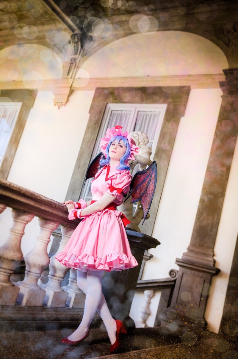 Touhou Project - Embodiment of Scarlet Devil - Remilia Scarlet Cosplay - MartinaEdelstein #06 - full length photo