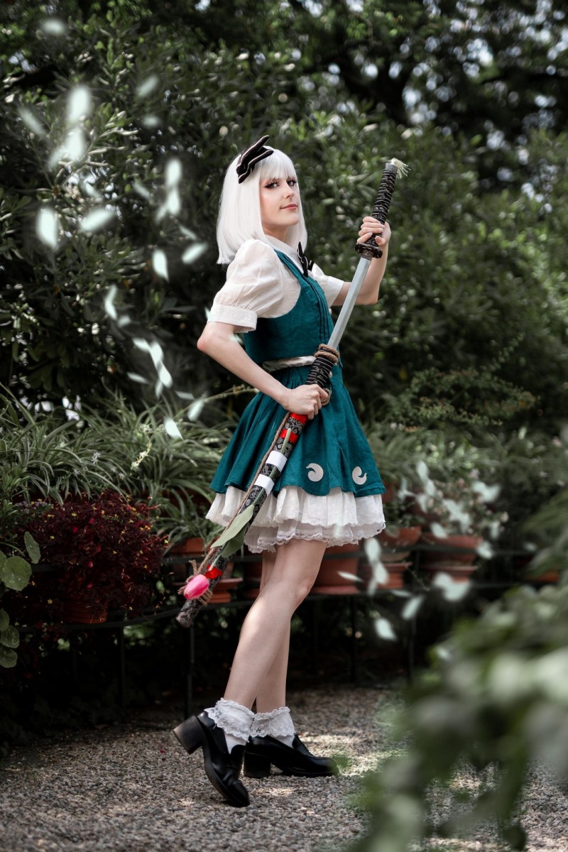 Touhou Project - Youmu Konpaku Cosplay - MartinaEdelstein #05 - full length photo Touhou Project - Youmu Konpaku Cosplay - MartinaEdelstein #05 - full length photo