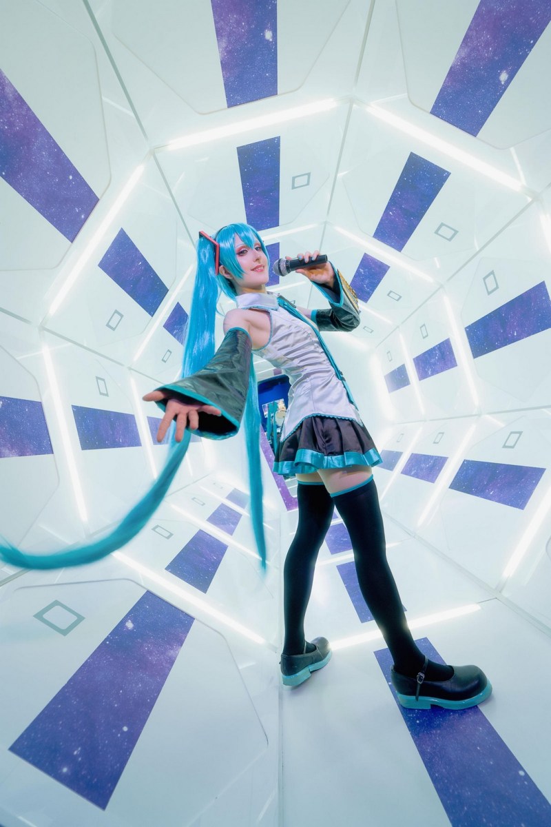 Vocaloid - Hatsune Miku Cosplay - MartinaEdelstein #01 - artistic framing portrait