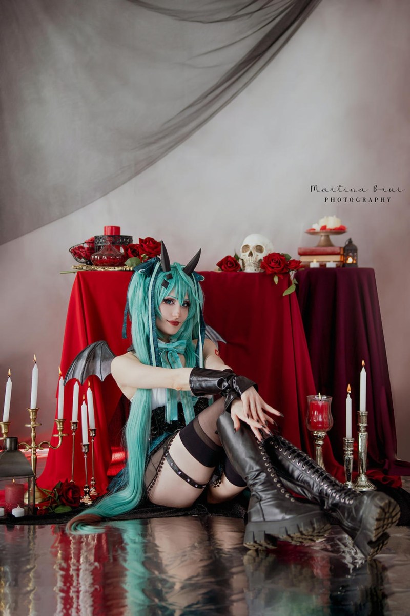 Vocaloid - Hatsune Miku Cosplay - MartinaEdelstein #04 - artistic framing portrait